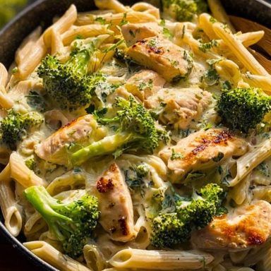 Creamy Chicken Broccoli Alfredo Pasta