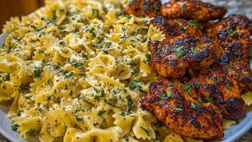 Cheesy Bowtie Pasta with Garlic Parmesan Chicken