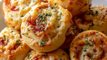 Garlic Parmesan Pizza Rolls